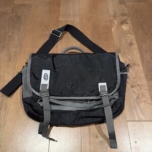 Timbuk2 Classic Messenger Bag Size M Black Bicycle Shoulder Strap Commuter